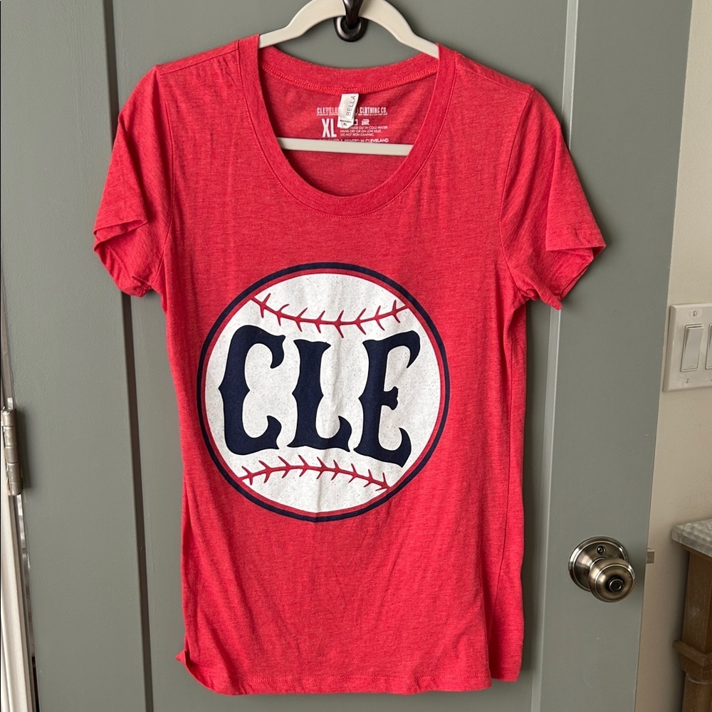 Cleveland Red Graphic Women's Tee Size X Large
